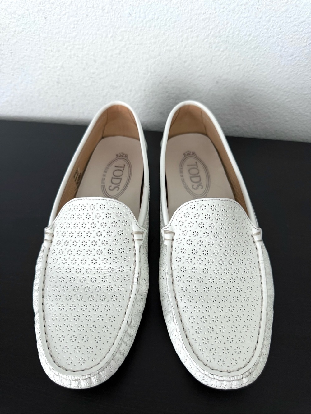 EUC TOD'S White Lasercut Patent Leather Gommino Driving Loafers Slip On